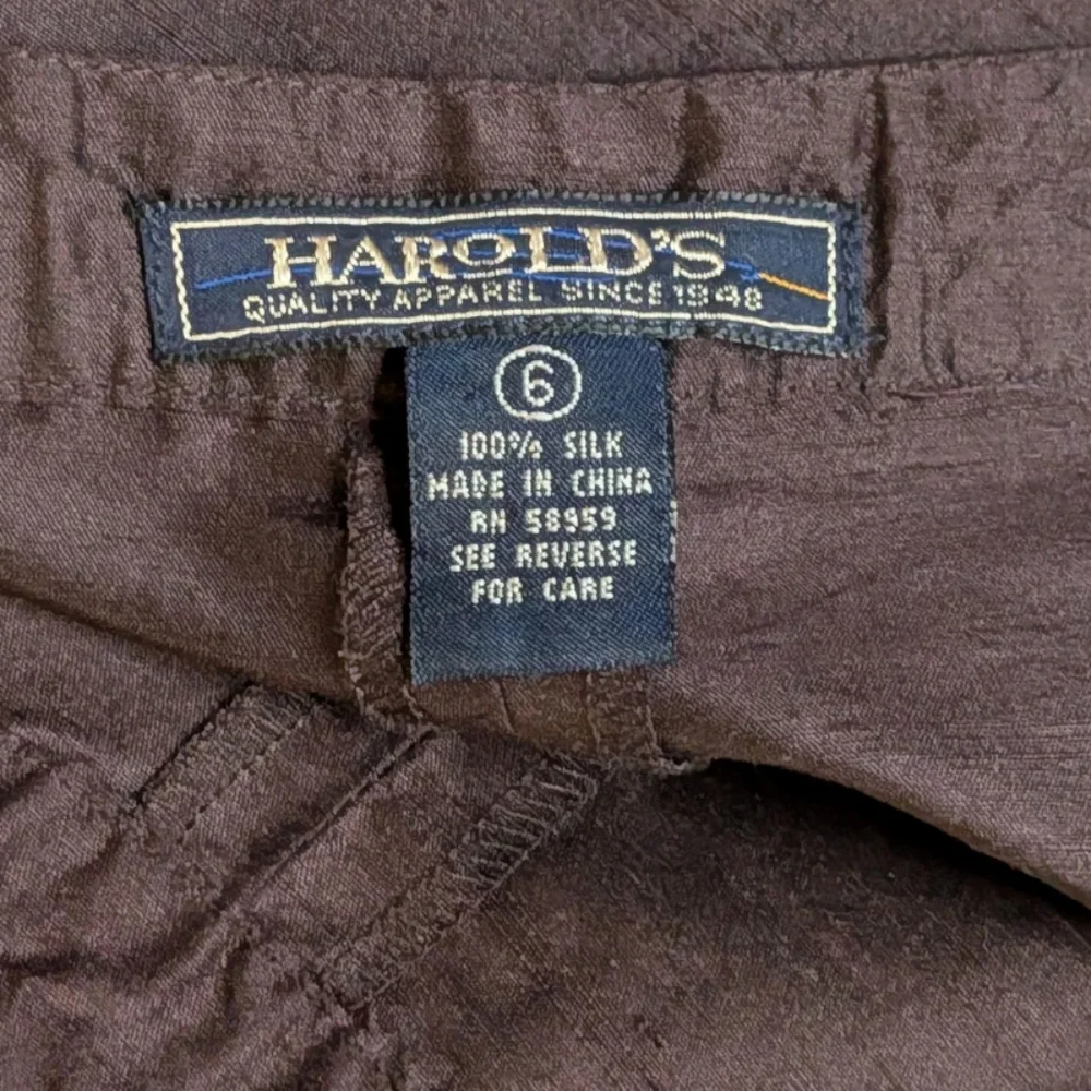 Harold's Brown Embroidered Floral Capri Pants Orange Flowers Size 8 Designer - Picture 9 of 10